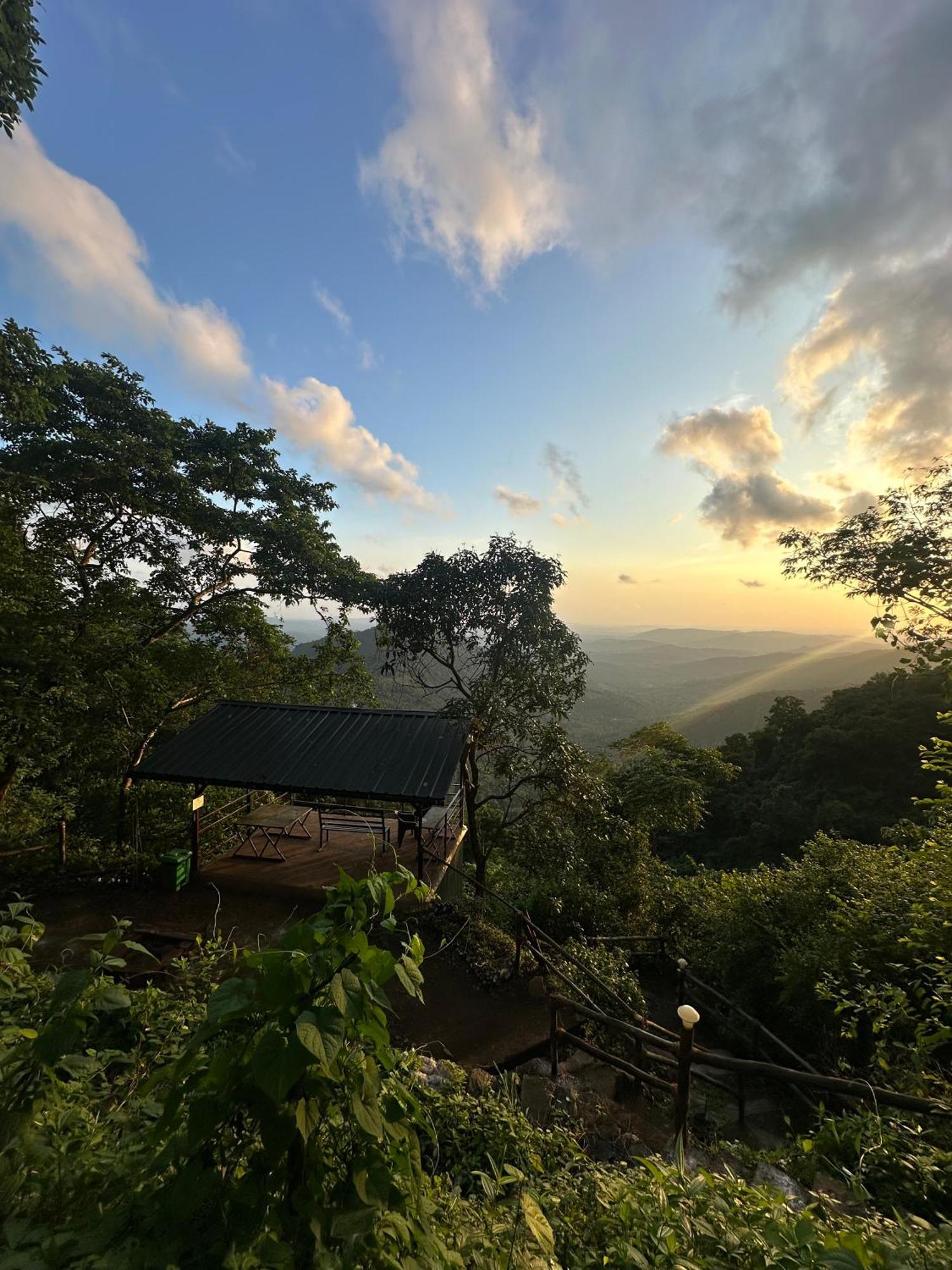 Sunset Valley Kerala Pool Resort - Serene Natural Forest Cottage Stay In Idukki With Sunrise & Sunset Panoramas, Natural Streams & Tranquil Summer Evenings Pirmed Exterior photo